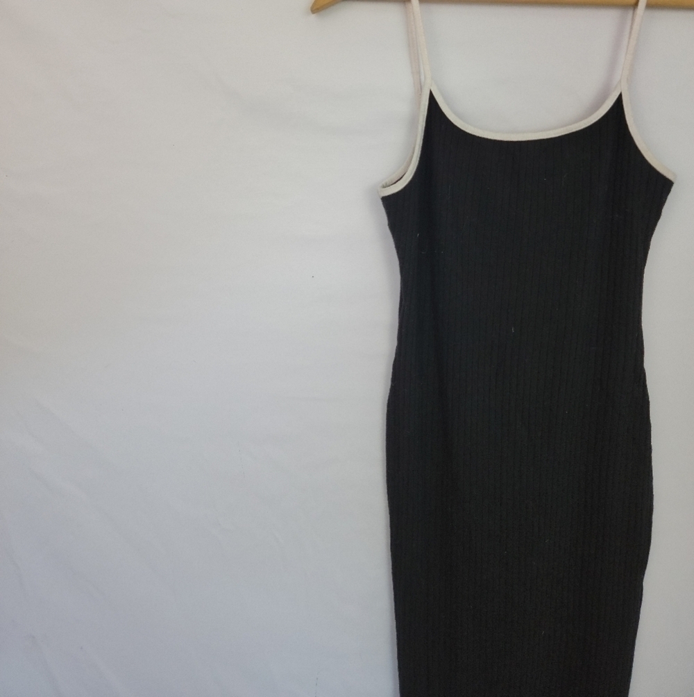 Women's large form fitting dress - Picture 4 of 5